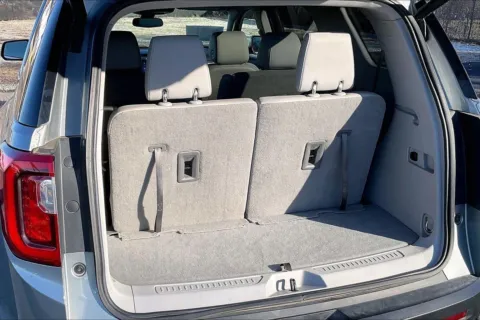 More photos of 2023 GMC Acadia SLT at Cable Dahmer Chevrolet of Independence, MO