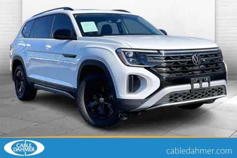 White 2025 Volkswagen Atlas 2.0T Peak Edition for sale in Independence, MO