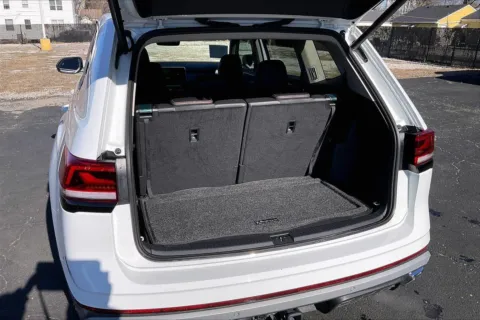 More photos of 2025 Volkswagen Atlas 2.0T Peak Edition at Cable Dahmer Chevrolet of Independence, MO