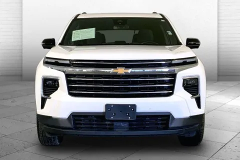 Photos of 2024 Chevrolet Traverse LT for sale in Independence, MO at Cable Dahmer Chevrolet of Independence