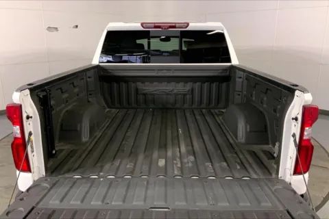 More photos of 2022 Chevrolet Silverado 1500 ZR2 at Cable Dahmer Chevrolet of Independence, MO