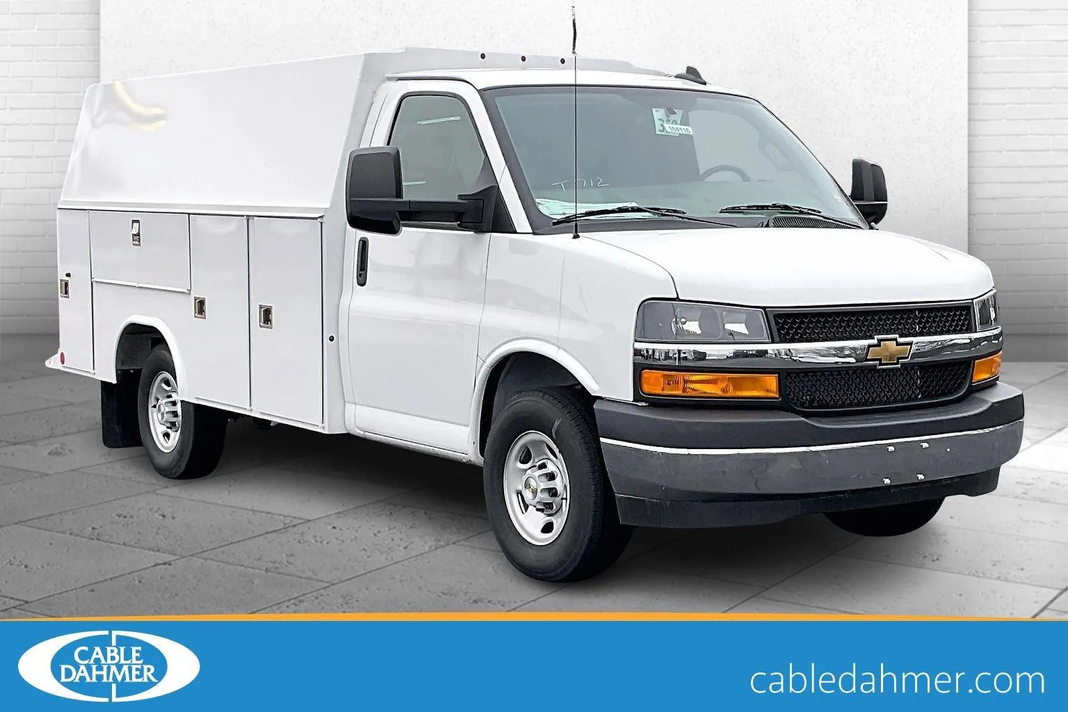 White 2025 Chevrolet Express Cutaway 3500 1WT for sale in Independence, MO