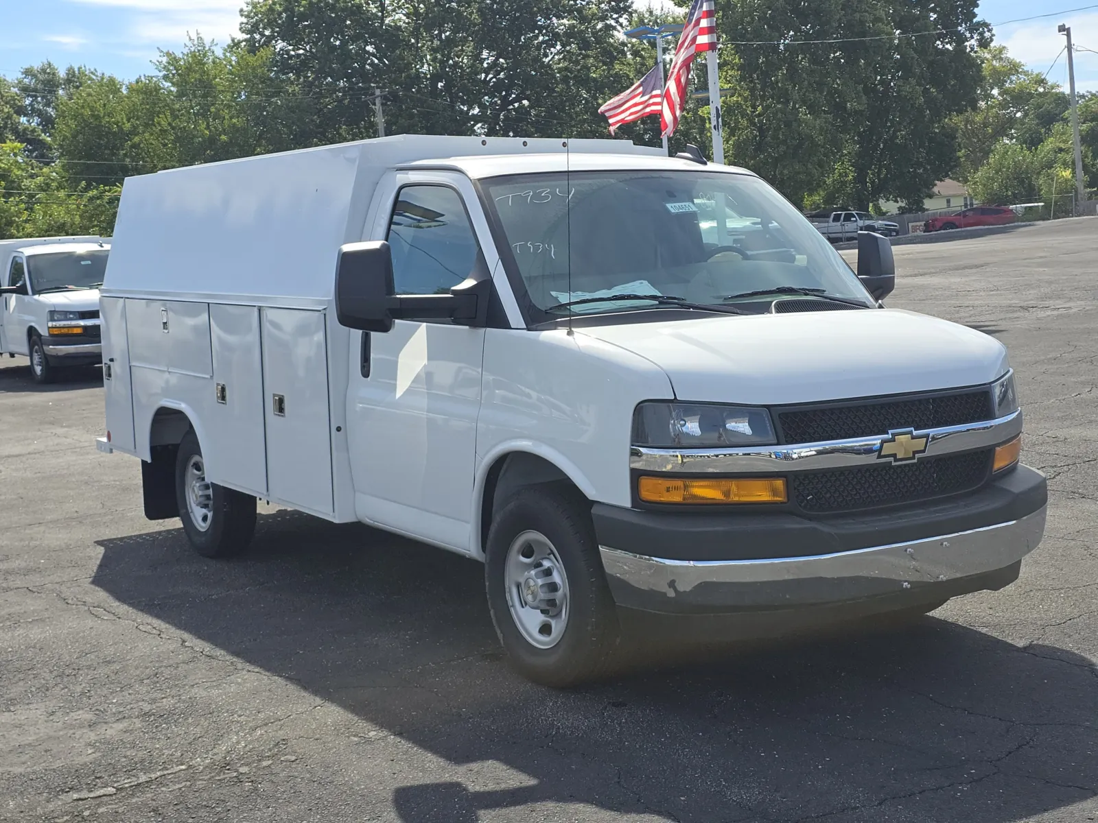White 2025 Chevrolet Express Cutaway 3500 1WT for sale in Independence, MO