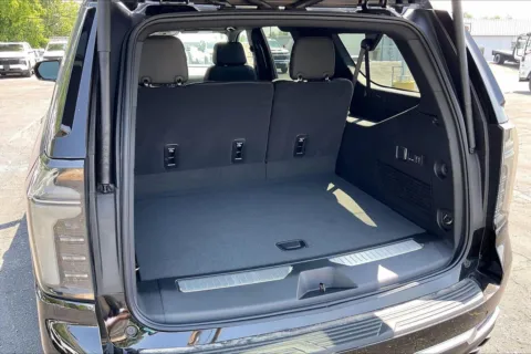 More photos of 2025 Chevrolet Suburban High Country at Cable Dahmer Chevrolet of Independence, MO
