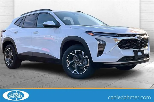 White 2025 Chevrolet Trax LT for sale in Independence, MO