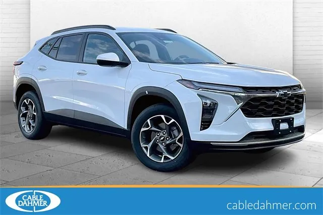 White 2025 Chevrolet Trax LT for sale in Independence, MO
