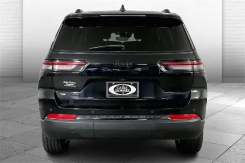 Another view of 2022 Jeep Grand Cherokee L Limited for sale in Independence, MO at Cable Dahmer Chevrolet of Independence