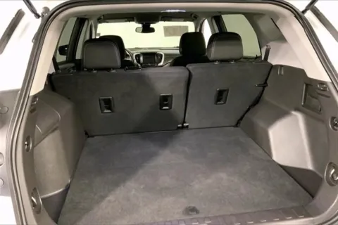 More photos of 2024 GMC Terrain SLE at Cable Dahmer Chevrolet of Independence, MO