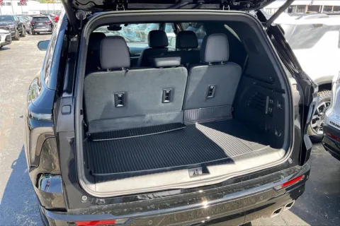 More photos of 2026 Chevrolet Traverse High Country at Cable Dahmer Chevrolet of Independence, MO
