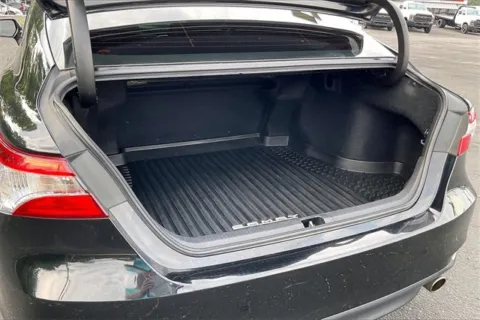 More photos of 2018 Toyota Camry LE at Cable Dahmer Chevrolet of Independence, MO