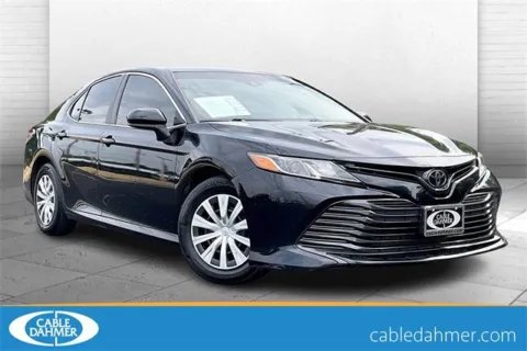 Black 2018 Toyota Camry LE for sale in Independence, MO