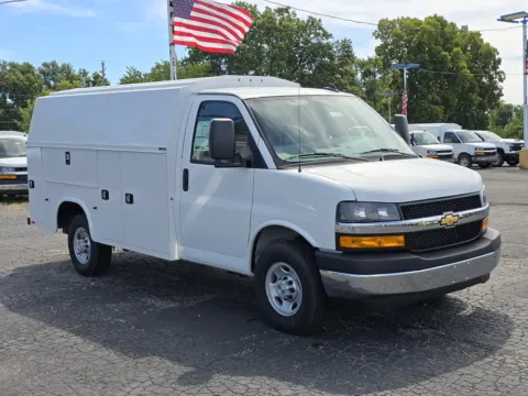 White 2025 Chevrolet Express Cutaway 3500 1WT for sale in Independence, MO
