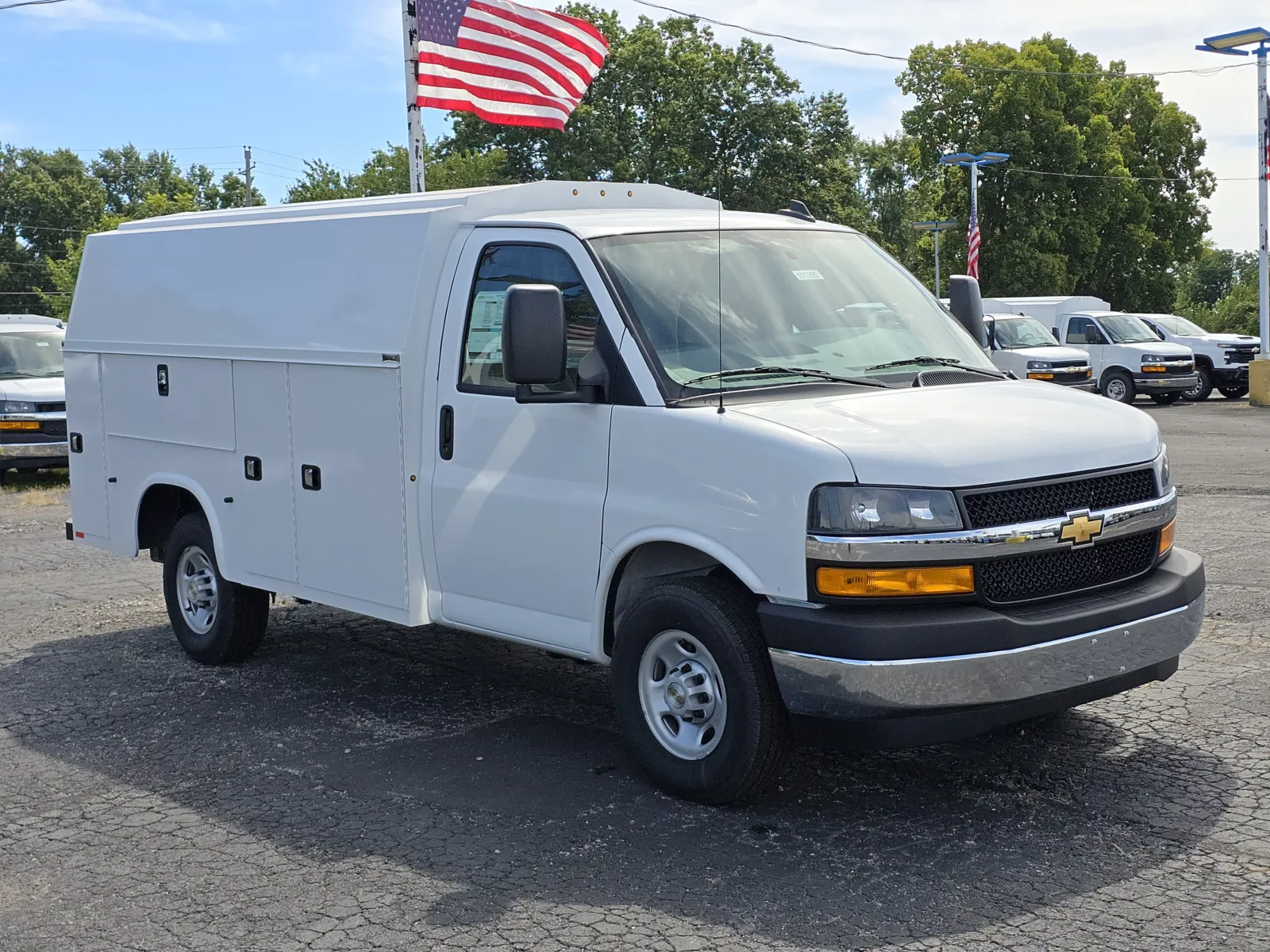 White 2025 Chevrolet Express Cutaway 3500 1WT for sale in Independence, MO
