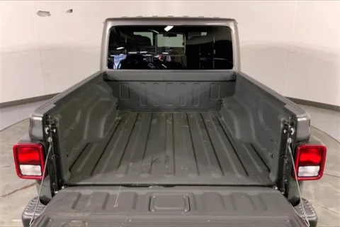 More photos of 2021 Jeep Gladiator Rubicon at Cable Dahmer Chevrolet of Independence, MO