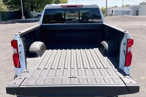 More photos of 2026 Chevrolet Silverado 1500 LT Trail Boss at Cable Dahmer Chevrolet of Independence, MO