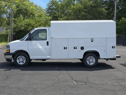 More photos of 2025 Chevrolet Express Cutaway 3500 1WT at Cable Dahmer Chevrolet of Independence, MO