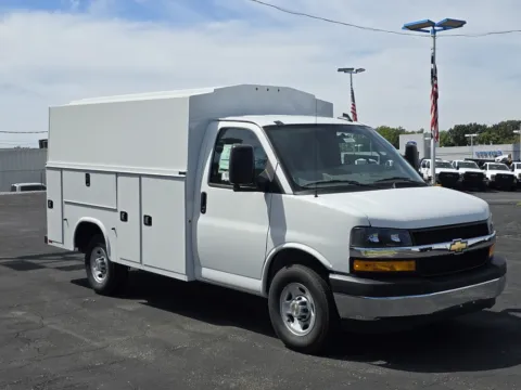 White 2025 Chevrolet Express Cutaway 3500 1WT for sale in Independence, MO