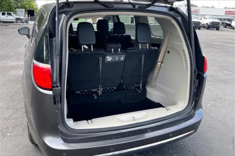 More photos of 2018 Chrysler Pacifica Touring L at Cable Dahmer Chevrolet of Independence, MO