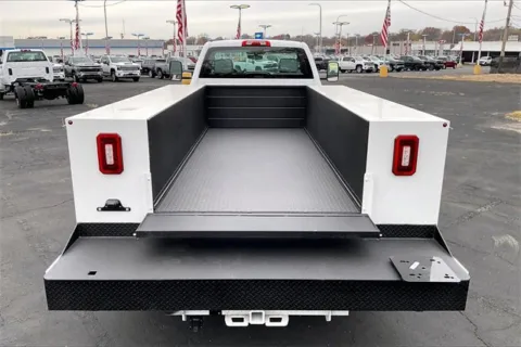 More photos of 2024 Chevrolet Silverado 5500 HD Work Truck at Cable Dahmer Chevrolet of Independence, MO