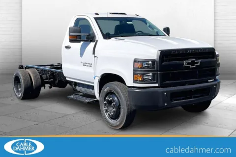 White 2024 Chevrolet Silverado MD Work Truck for sale in Independence, MO