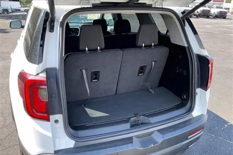More photos of 2023 GMC Acadia SLE at Cable Dahmer Chevrolet of Independence, MO