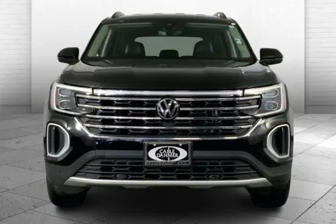 Photos of 2024 Volkswagen Atlas 2.0T SE w/Technology for sale in Independence, MO at Cable Dahmer Chevrolet of Independence