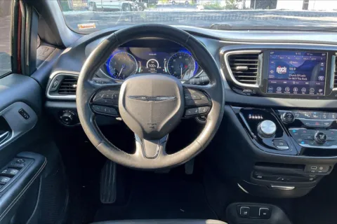 More photos of 2020 Chrysler Pacifica Touring L Plus at Cable Dahmer Chevrolet of Independence, MO