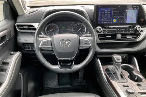 More photos of 2021 Toyota Highlander Platinum at Cable Dahmer Chevrolet of Independence, MO