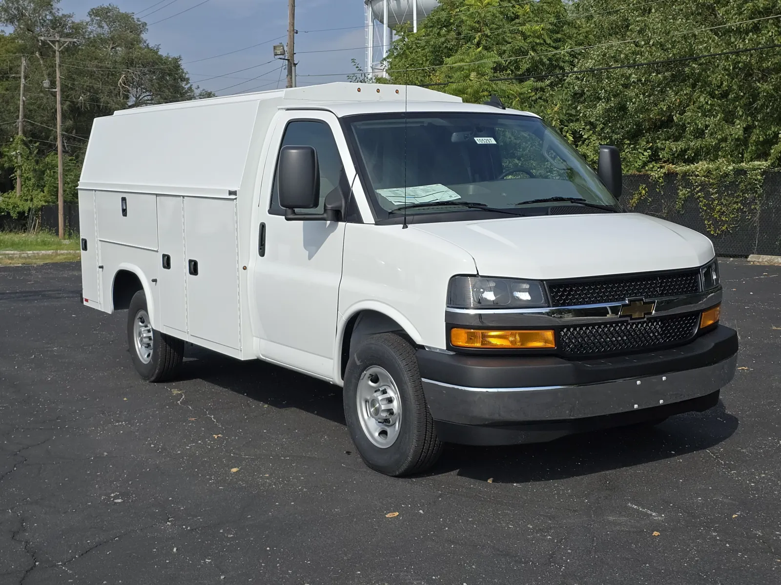 White 2025 Chevrolet Express Cutaway 3500 1WT for sale in Independence, MO