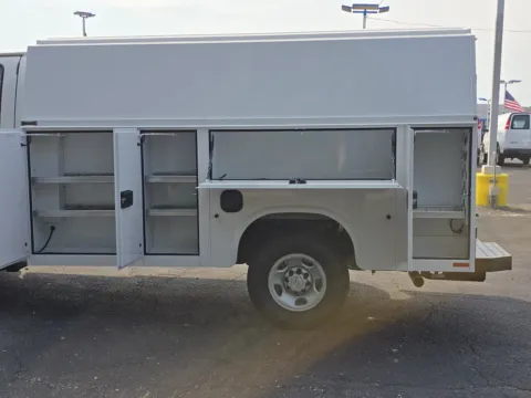 More photos of 2025 Chevrolet Express Cutaway 3500 1WT at Cable Dahmer Chevrolet of Independence, MO