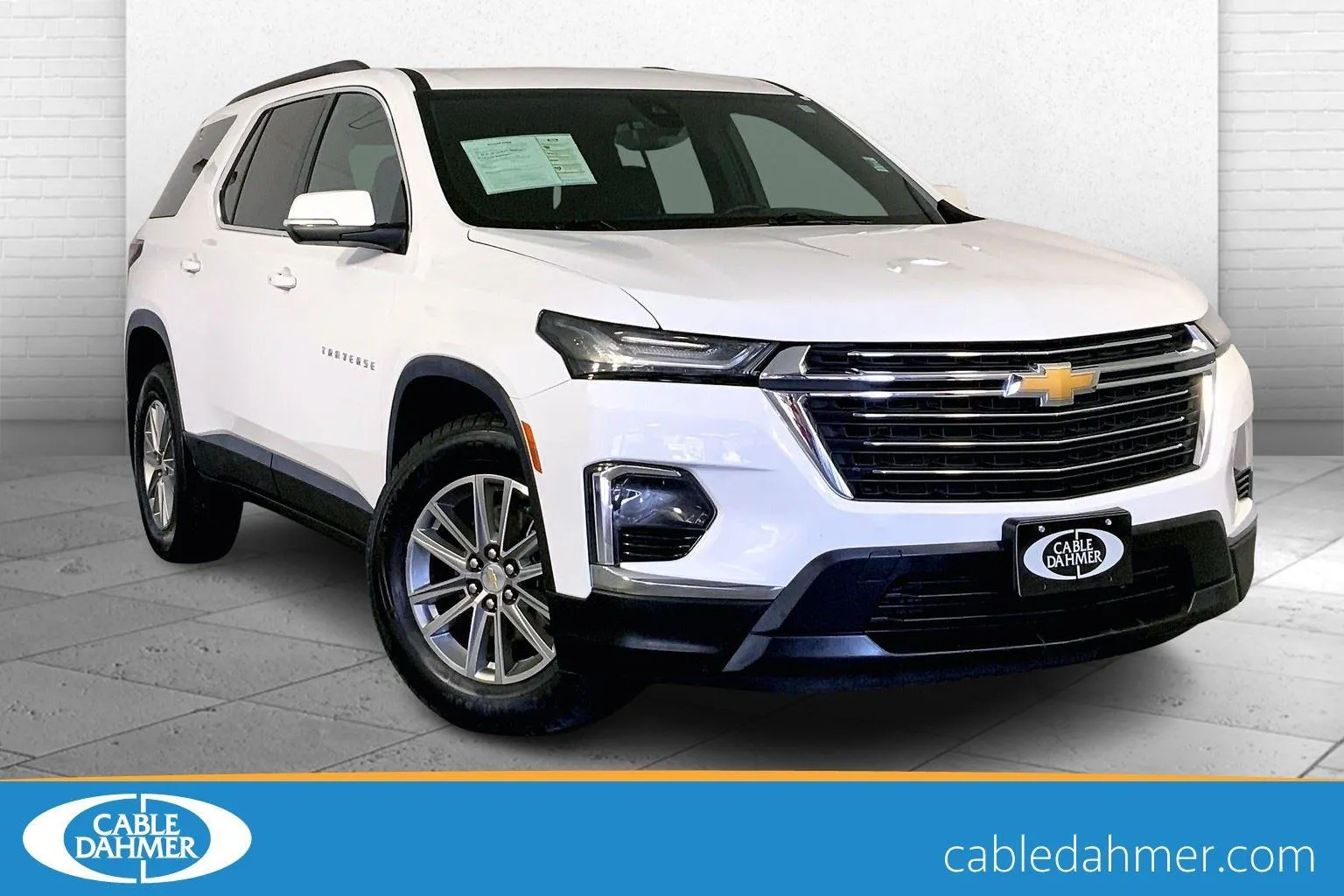 White 2023 Chevrolet Traverse LT Cloth for sale in Independence, MO
