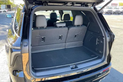 More photos of 2026 Chevrolet Traverse High Country at Cable Dahmer Chevrolet of Independence, MO