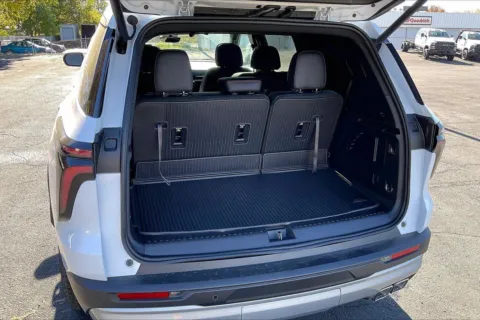 More photos of 2026 Chevrolet Traverse Z71 at Cable Dahmer Chevrolet of Independence, MO