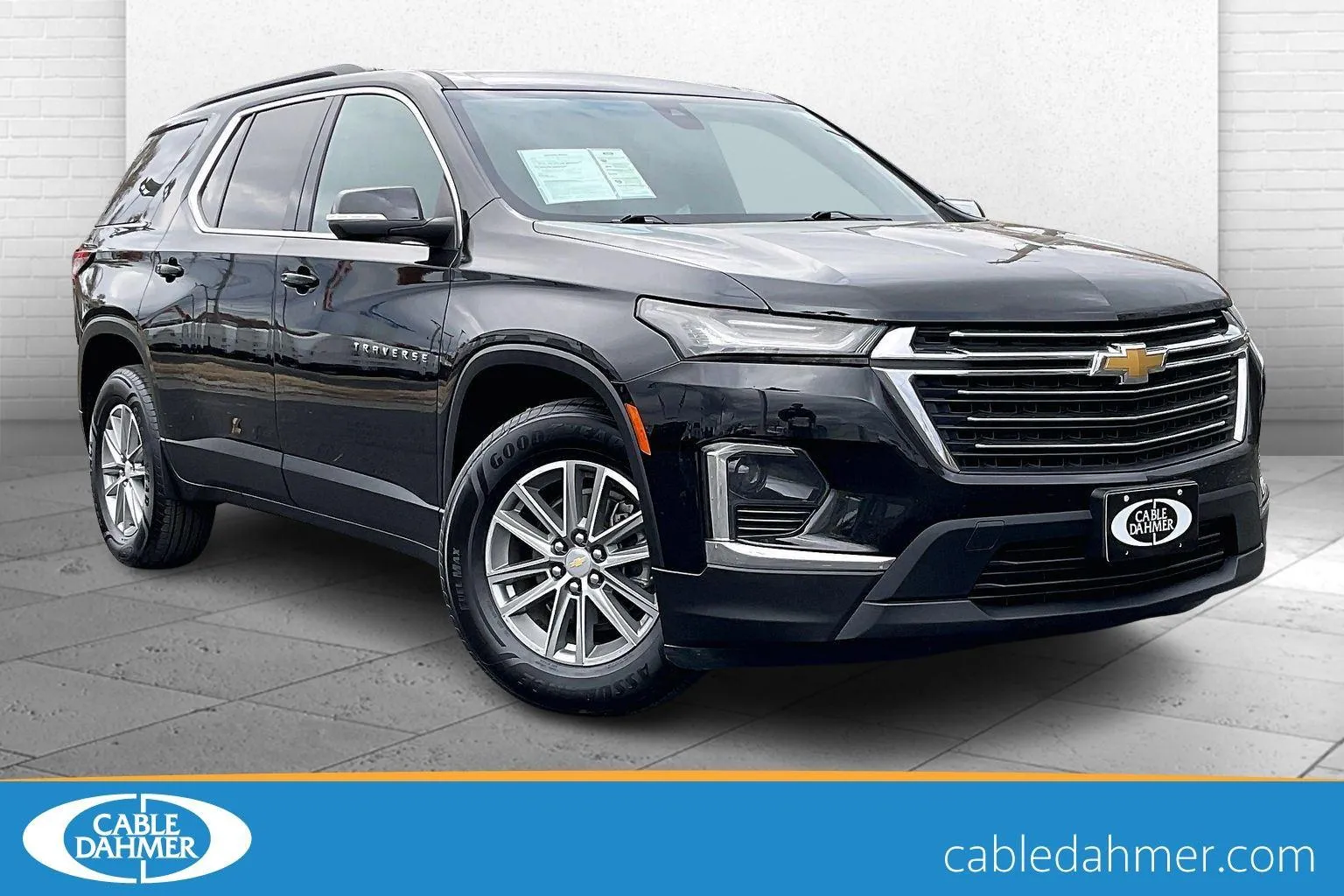 Used 2023 Chevrolet Traverse 1LT with VIN 1GNEVGKW4PJ119375 for sale in Kansas City