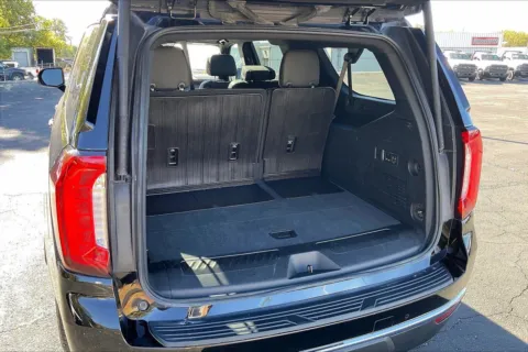 More photos of 2022 GMC Yukon XL SLT at Cable Dahmer Chevrolet of Independence, MO