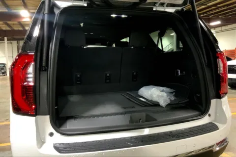 Another view of 2025 GMC Yukon XL Elevation for sale in Kansas City, MO at Cable Dahmer Buick GMC of Kansas City