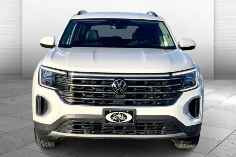 Photos of 2024 Volkswagen Atlas 2.0T SE w/Technology for sale in Independence, MO at Cable Dahmer Buick GMC of Independence