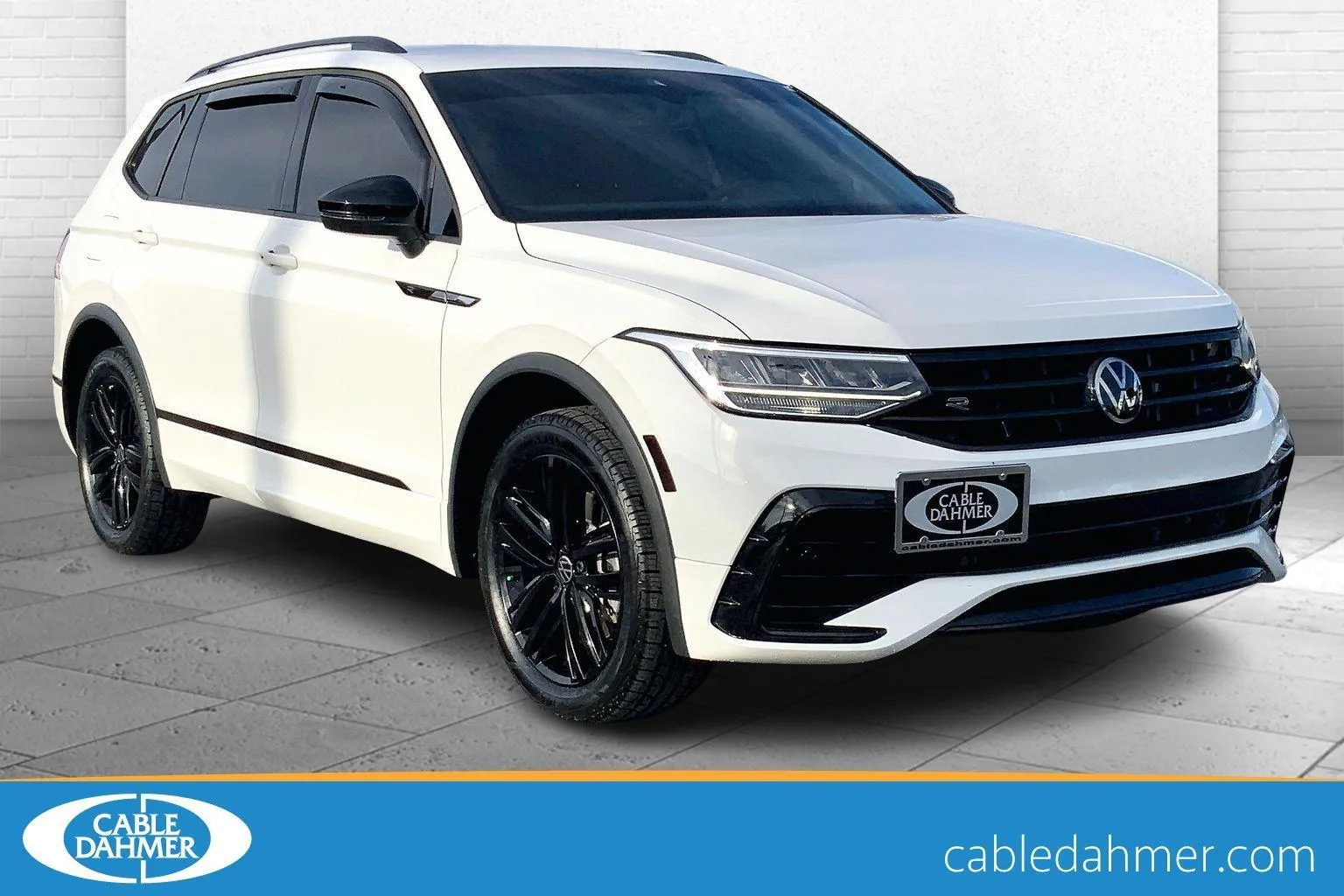 2022 Volkswagen Tiguan SE R-LINE BLACK's photo