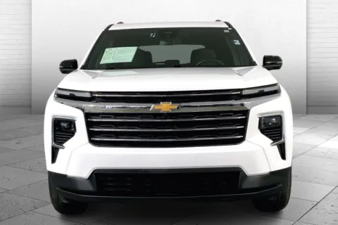 Photos of 2024 Chevrolet Traverse LT for sale in Independence, MO at Cable Dahmer Buick GMC of Independence