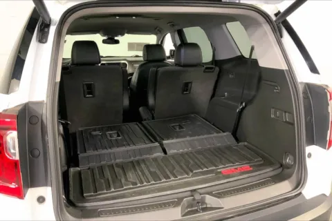 More photos of 2023 GMC Acadia SLT at Cable Dahmer Buick GMC of Independence, MO