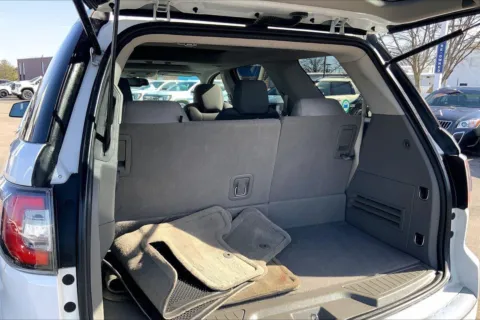 More photos of 2016 GMC Acadia SLE at Cable Dahmer Buick GMC of Independence, MO