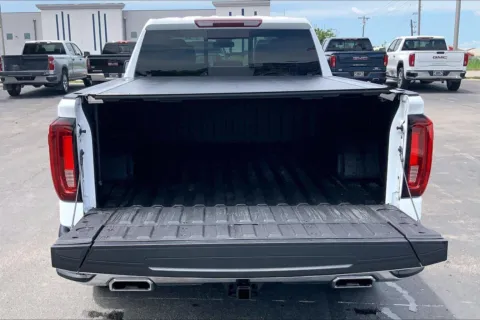 More photos of 2022 GMC Sierra 1500 SLT at Cable Dahmer Buick GMC of Independence, MO
