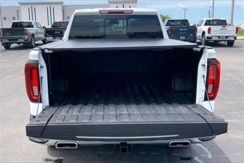 More photos of 2022 GMC Sierra 1500 SLT at Cable Dahmer Buick GMC of Independence, MO