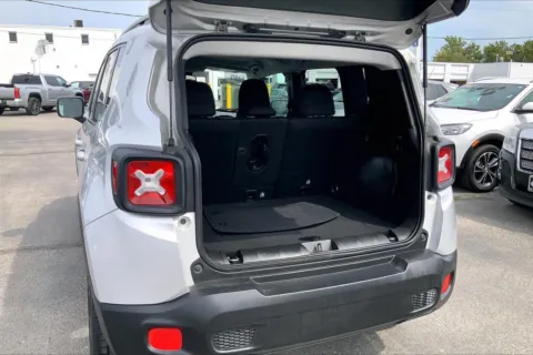 More photos of 2018 Jeep Renegade Latitude at Cable Dahmer Buick GMC of Independence, MO