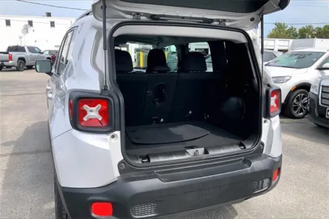 More photos of 2018 Jeep Renegade Latitude at Cable Dahmer Buick GMC of Independence, MO