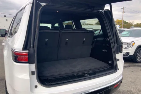 More photos of 2023 Jeep Wagoneer Series III at Cable Dahmer Buick GMC of Independence, MO