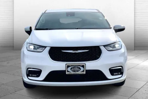 Photos of 2023 Chrysler Pacifica Touring L for sale in Independence, MO at Cable Dahmer Buick GMC of Independence