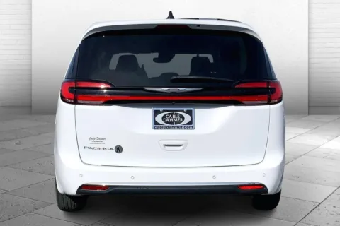 Another view of 2023 Chrysler Pacifica Touring L for sale in Independence, MO at Cable Dahmer Buick GMC of Independence