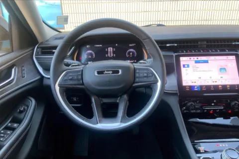 More photos of 2023 Jeep Grand Cherokee Limited at Cable Dahmer Cadillac of Kansas City, MO