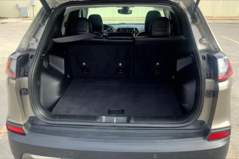 More photos of 2019 Jeep Cherokee Limited at Cable Dahmer Cadillac of Kansas City, MO